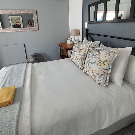 Peony Luxury Room With Wifi And Own Entrance ステレンボッシュ エクステリア 写真