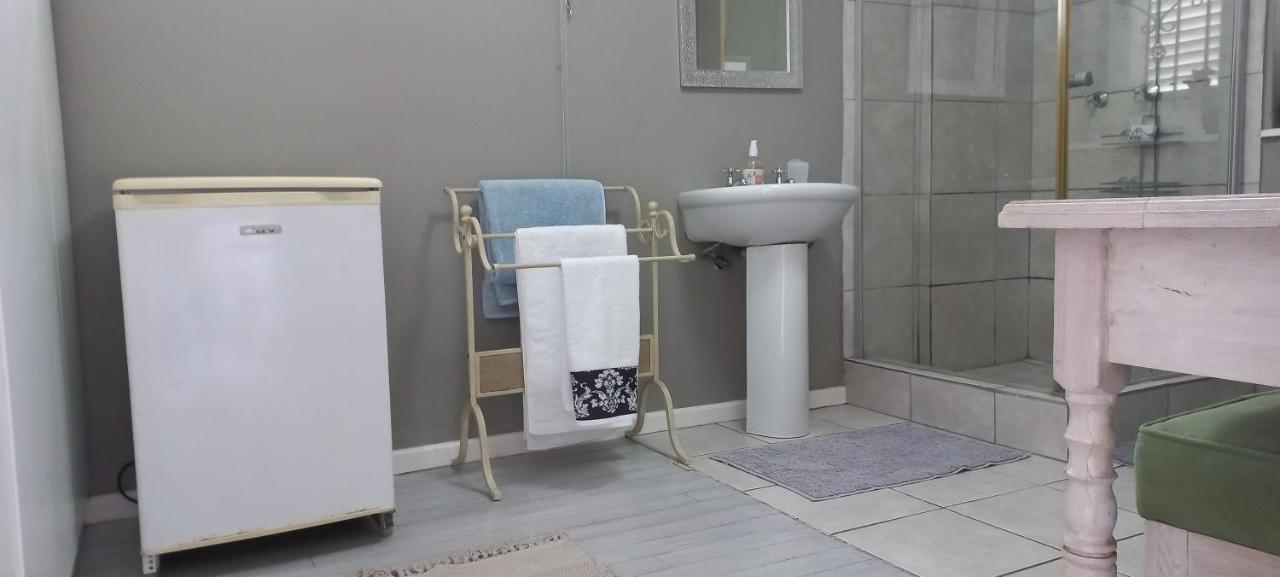 Peony Luxury Room With Wifi And Own Entrance ステレンボッシュ エクステリア 写真