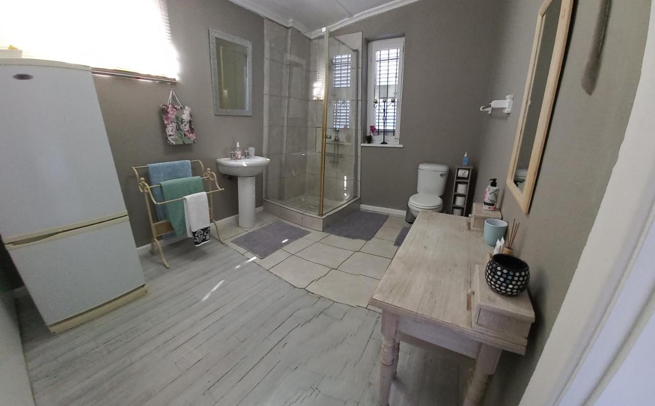 Peony Luxury Room With Wifi And Own Entrance ステレンボッシュ エクステリア 写真